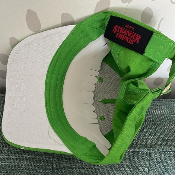 Stranger Things Hawkins Tigers Green Two Hats - Picture 5 of 6